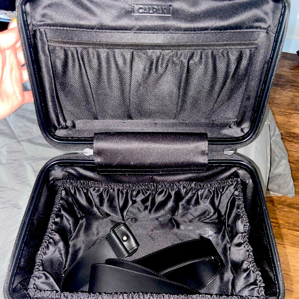 CALPAK Trnk Vanity Luxury Travel Case | Black Leather | Adjustable Strap | Hair